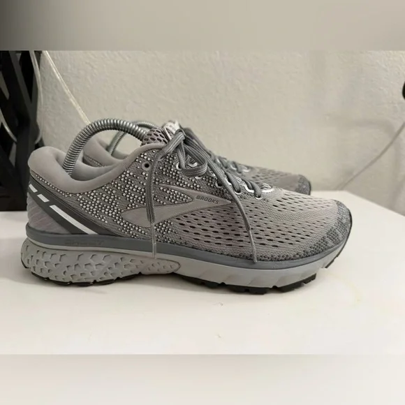 Brooks ghost 11 Men's Athletic Gray Sneakers - Picture 2 of 8